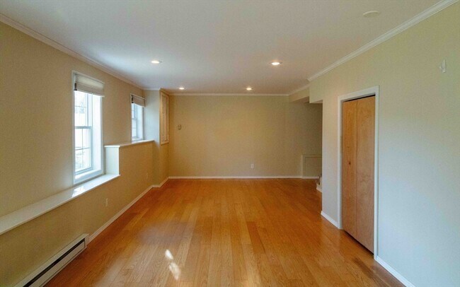 Building Photo - 171 N Main St