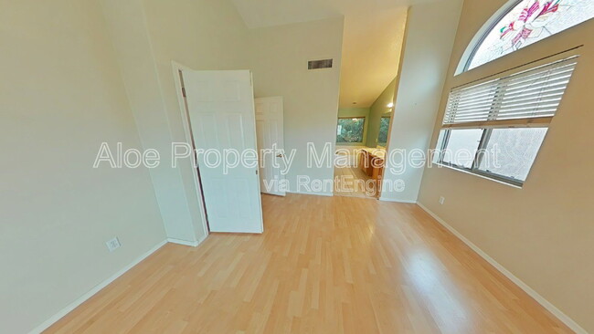 Building Photo - 491 W Ebony Way