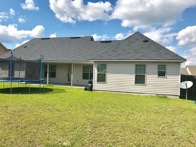 Building Photo - Spacious 3BR/2BA Home in Miller Farms with...