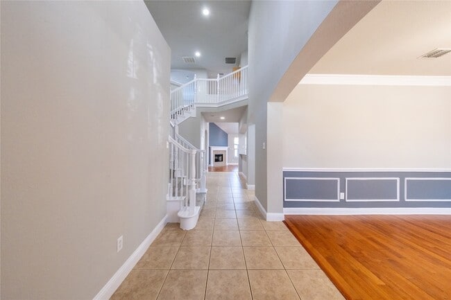 Building Photo - 1067 Valley Vista Dr