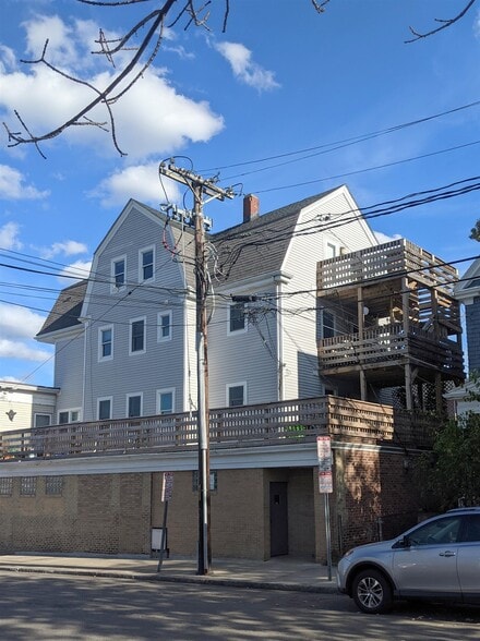 Building Photo - 714 Broadway