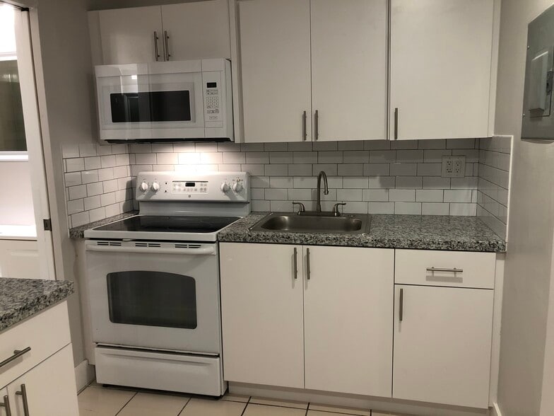 Building Photo - 8962 SW 40th Terrace