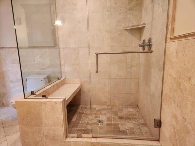 Building Photo - 1085 Holly Dr
