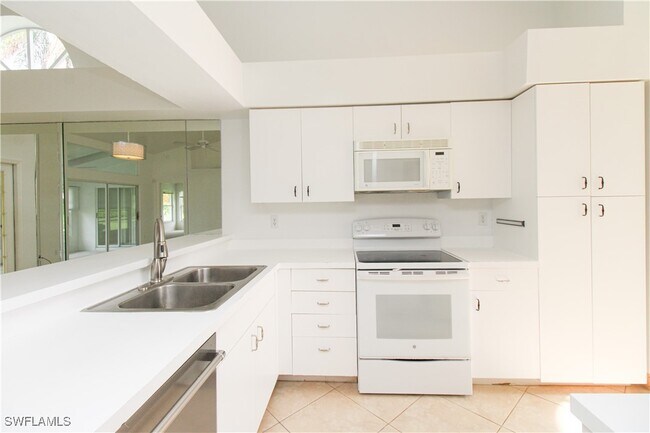 Building Photo - 10201 Regent Cir