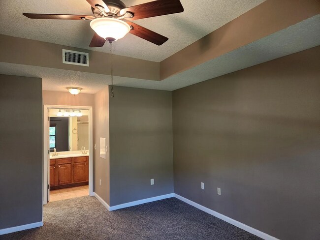 Building Photo - Belle Haven 2-Bedroom Condo with Pond View...