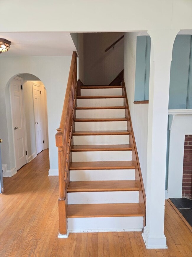 Building Photo - Amazing views overlooking the Raritan River! Commuter delight! Single family home with 2-bedroom,...