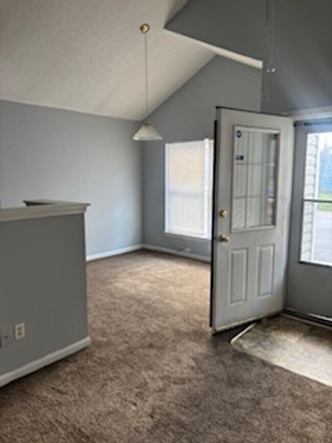 Building Photo - RH - 331