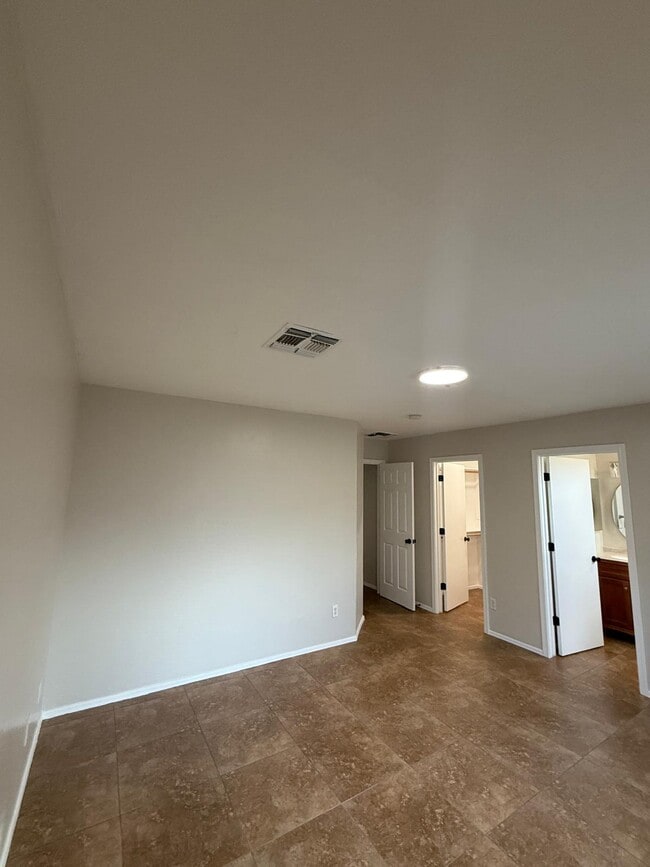 Building Photo - 15843 W Madison St