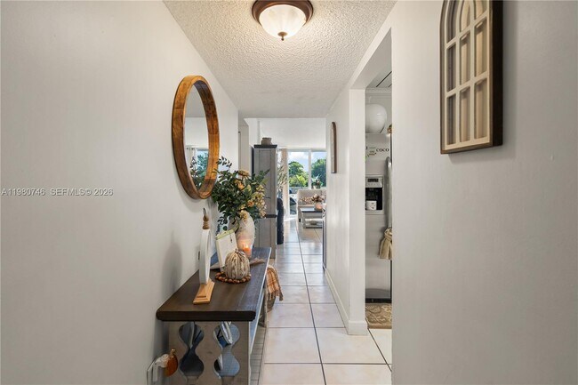 Building Photo - 10000 NW 80th Ct