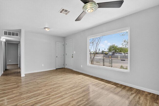 Building Photo - 1410 S 24th Ave