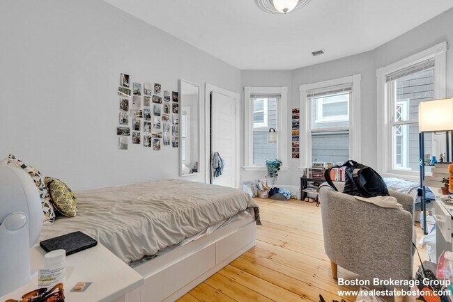 Building Photo - 180 Saint Alphonsus St