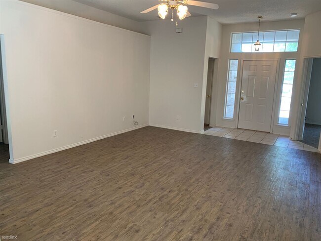 Building Photo - 3 br, 2 bath House - 1142 Robin Circle