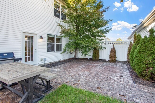 Building Photo - 6140 Ashtead Dr