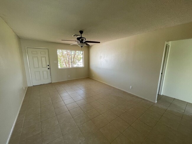 Building Photo - 4 bedroom Home in Yuma Valley for Rent!