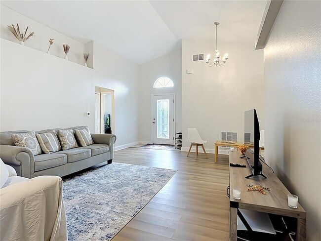 Building Photo - 1128 Pinedale Dr