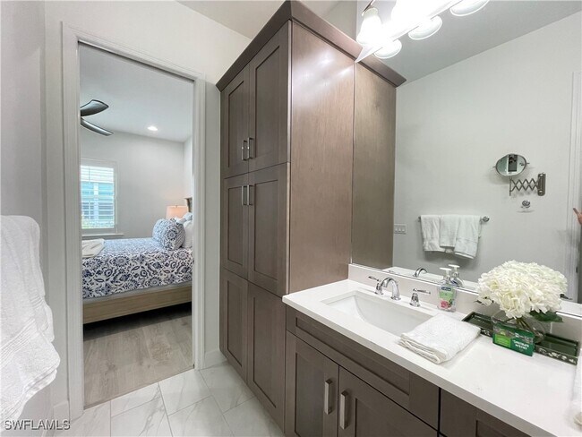 Building Photo - 6984 Saona CT