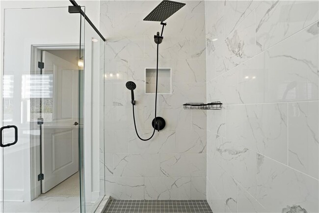 Building Photo - 415 Oakleigh Ave