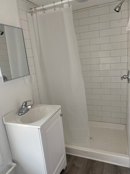 New Shower - 893 Penn St