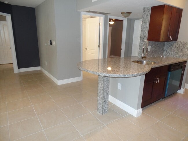 Building Photo - 2890 N Oakland Forest Dr