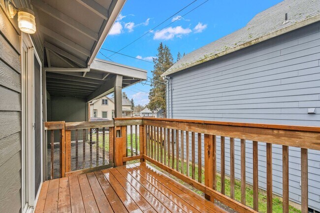 Building Photo - 1912-1914 SE Tacoma St.