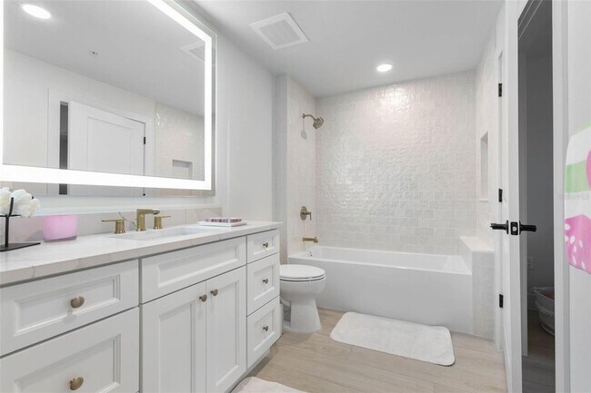 Building Photo - 102 Yacht Harbor Dr