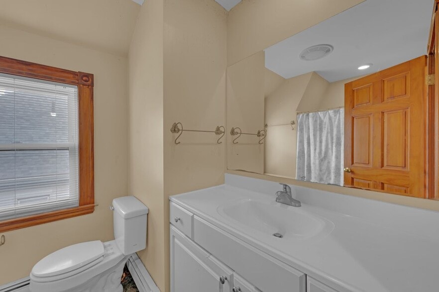 Building Photo - 24 Orchard Ave