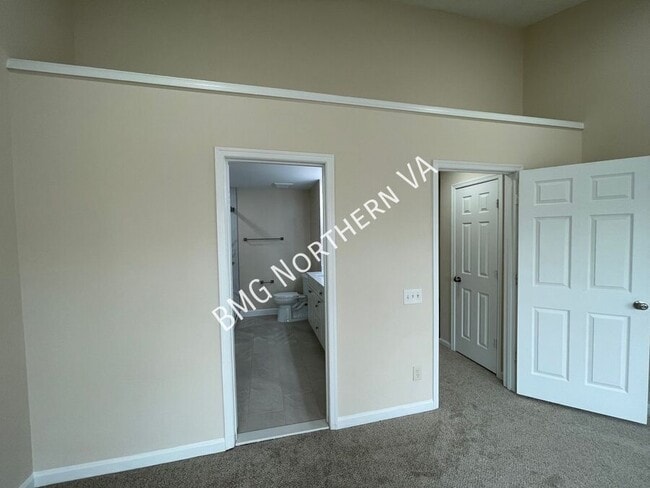 Building Photo - 22525 Maison Carree Square