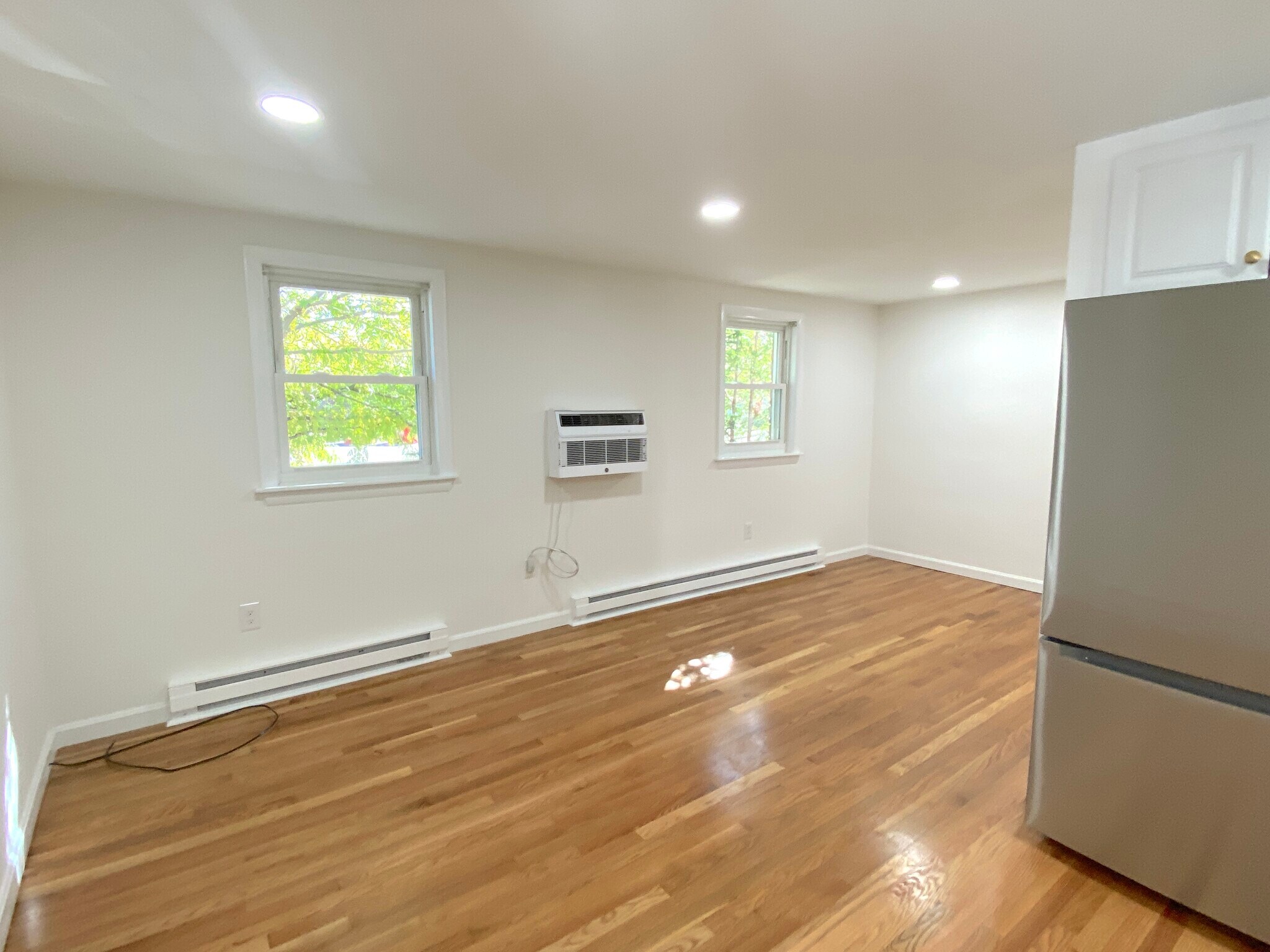 Building Photo - 197 W Wyoming Ave