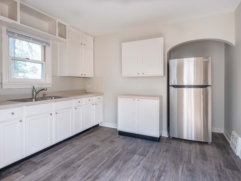 Building Photo - 1229 7th Ave SE