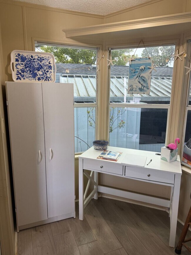 Building Photo - Mobile Home in Sarasota Lakes and Rv