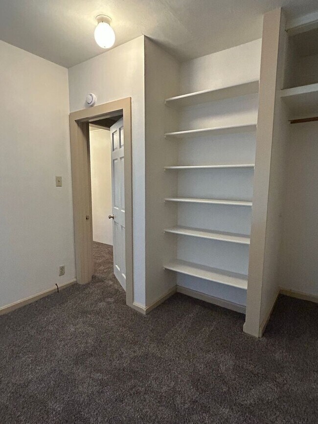 Building Photo - 1823 Mulberry St