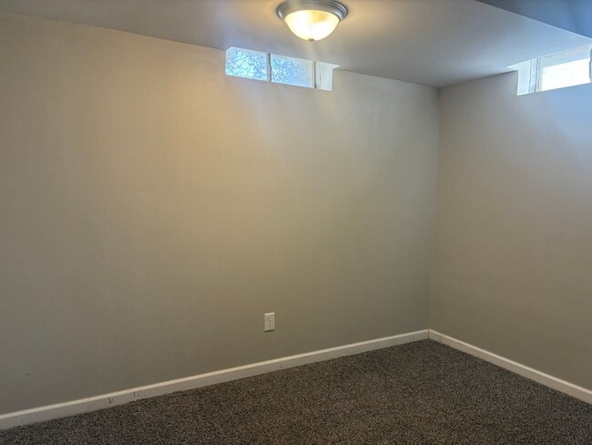Building Photo - Beautiful 2 bedroom 1 bath with bonus room