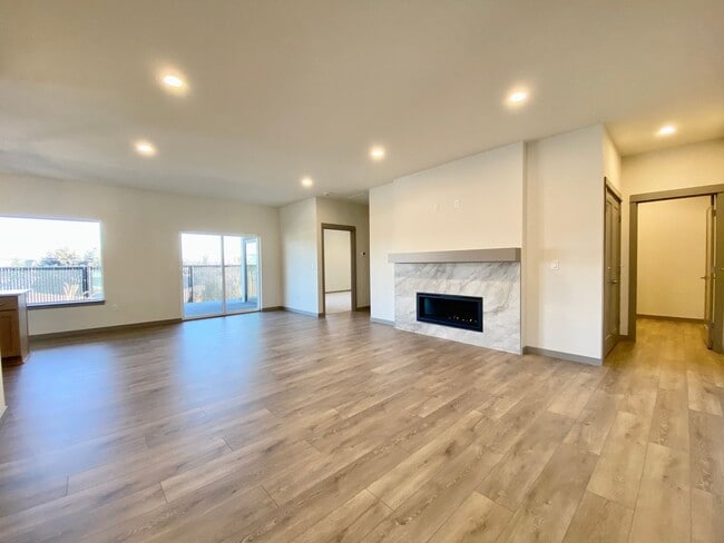 Building Photo - Brand New Luxury Home in Gated Community - Furnished Option Available