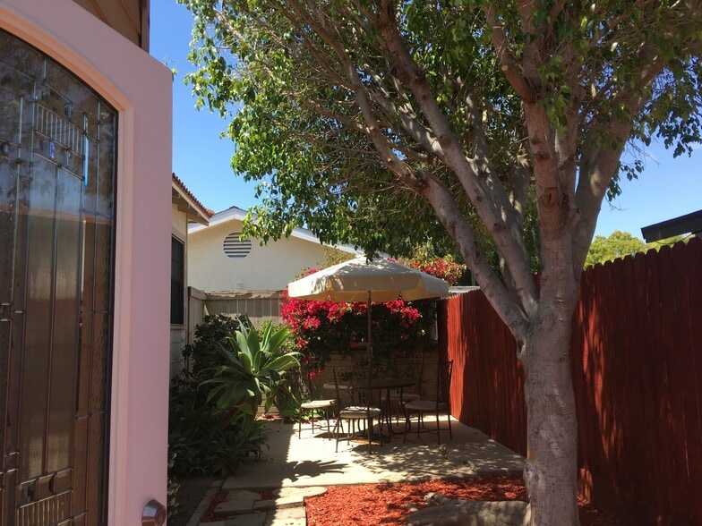 backyard private - 4579 50th St