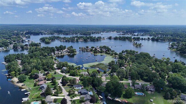 Building Photo - 40 Park Island Dr