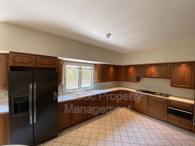 Building Photo - 11225 N Club Dr