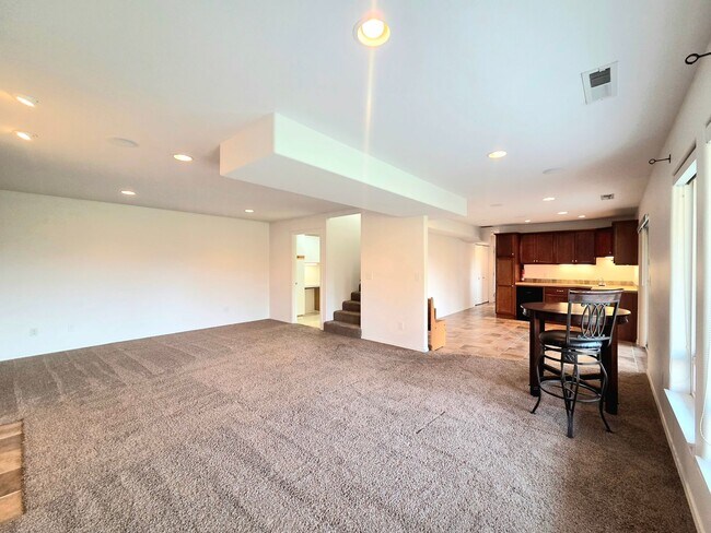 Building Photo - Grandiose Home on 1 Acre -- in East Wenatchee for Rent!!