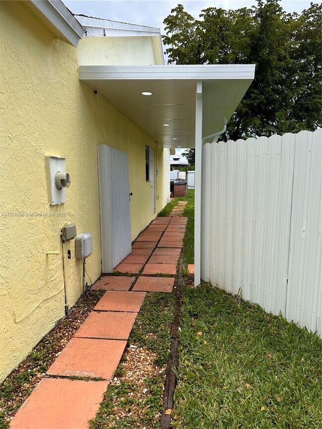 Building Photo - 11546 SW 135th Ln
