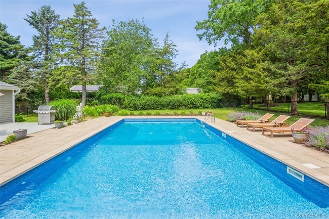 Building Photo - 215 Northfield Rd