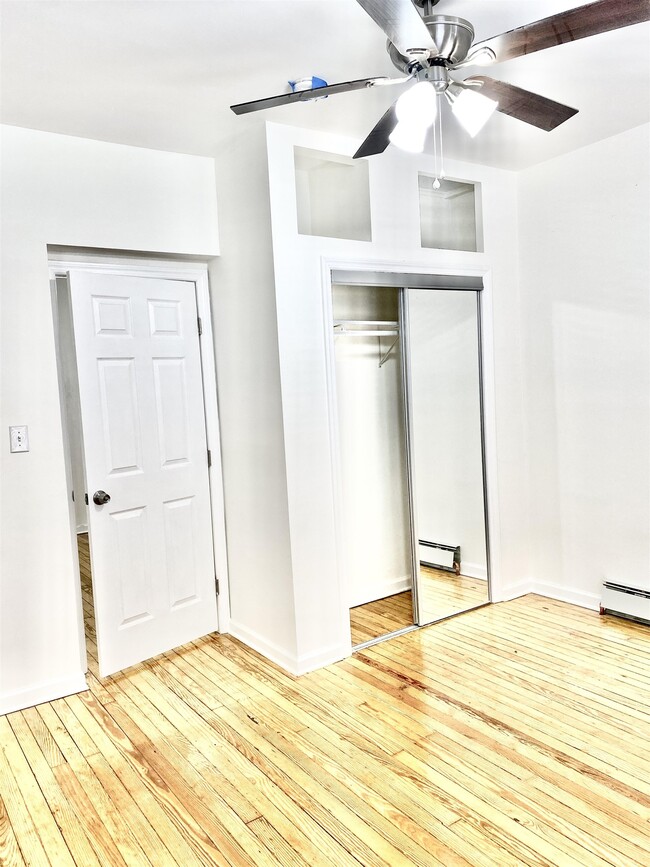 Building Photo - 247 Clendenny Ave