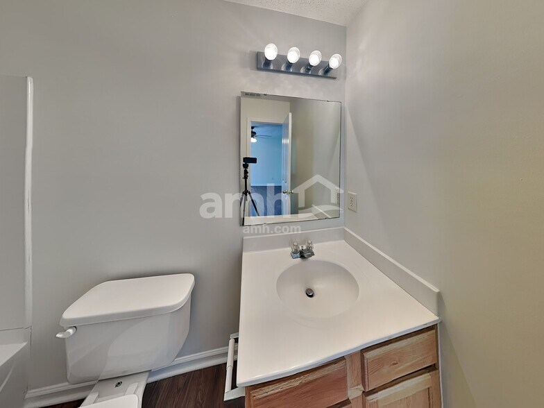 Building Photo - 15115 De Havilland Dr