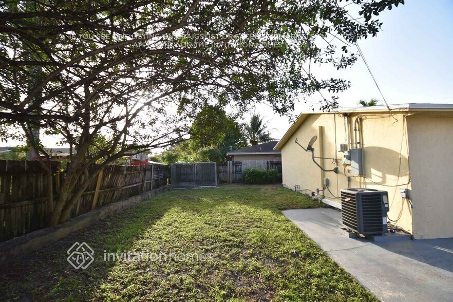 Building Photo - 7440 Johnson St