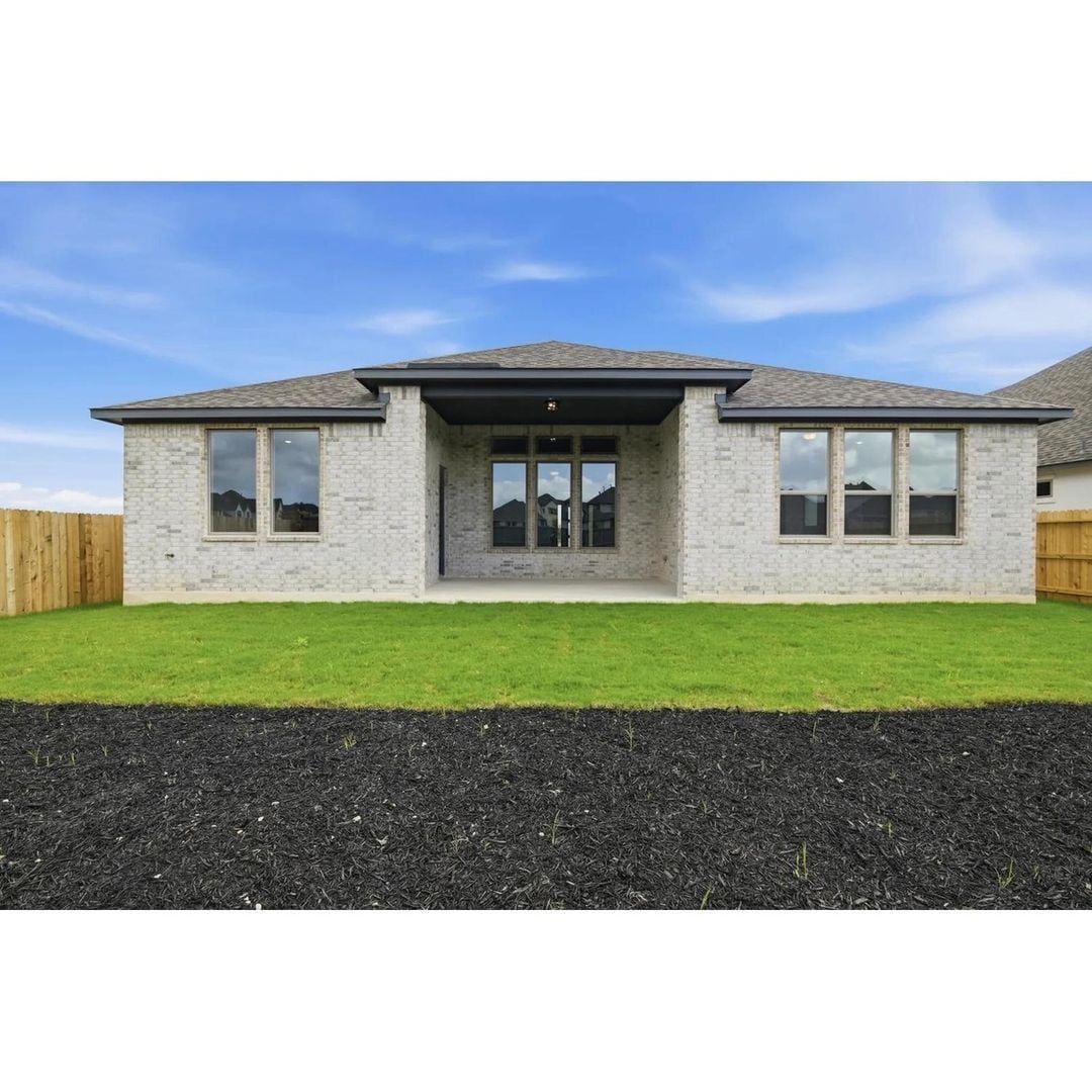 Building Photo - 327 Grand Legacy