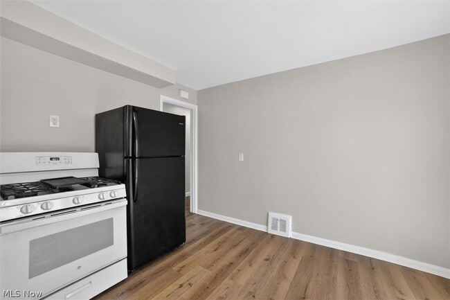 Building Photo - 13776 Shady Oak Blvd