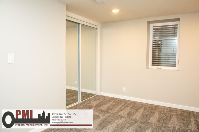 Building Photo - 820 S 38th St