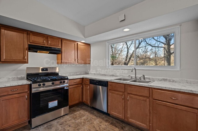 Building Photo - 9915 Castle Dr