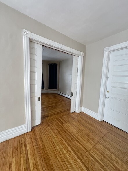 Building Photo - 160 Christiana St