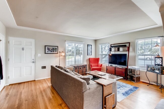 Building Photo - Charismatic 2 Bedroom/1 Bath Home For Rent in South Park!