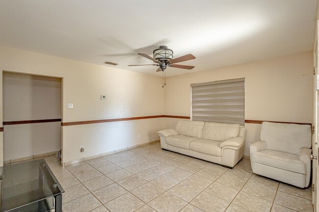 Building Photo - 1416 Rd Runner Loop