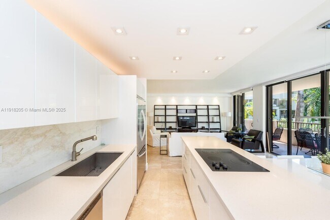 Building Photo - 141 Crandon Blvd